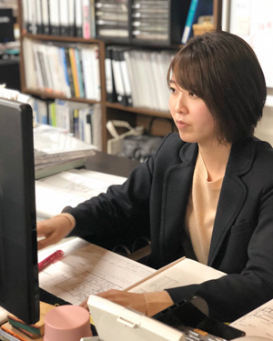 中塚　麻依（なかつか　まい）